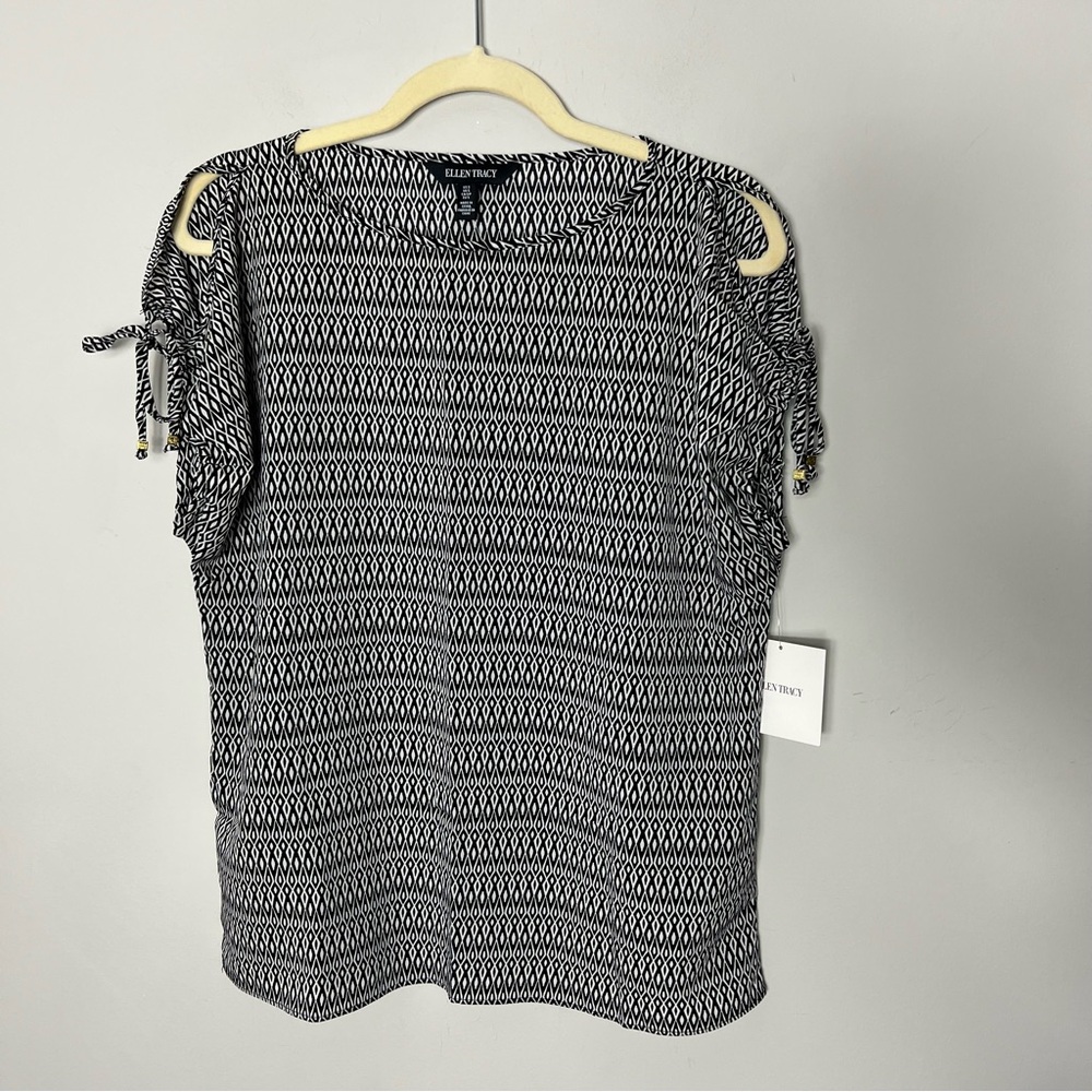 NEW Ellen Tracy Blouse Black and White Silky Summer Size Small 458